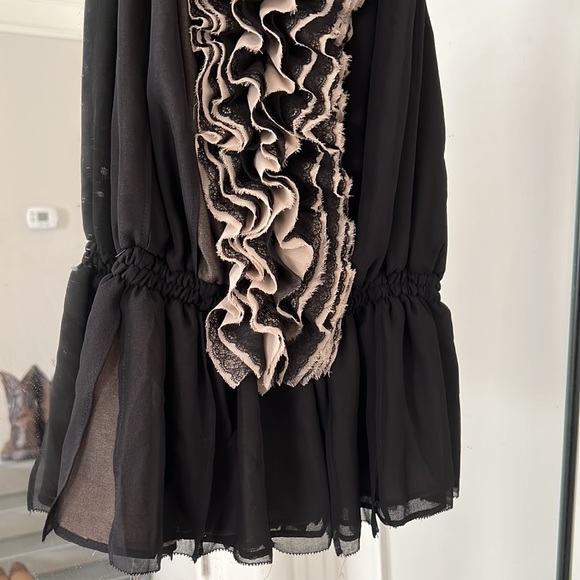 Neiman Marcus Robert Rodriguez size small pre own blouse black/beige ruffles - Picture 4 of 6